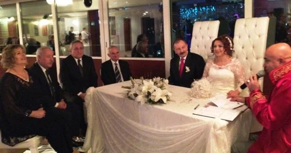 ALLAH BİR YASTIKTA KOCATSIN
