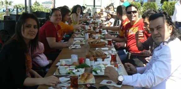 GALATASARAYLILAR YÖNETİMİ KAHVALTIDA BULUŞTU
