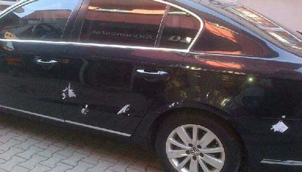 BELEDİYE BAŞKANININ ARACI KURŞUNLANDI