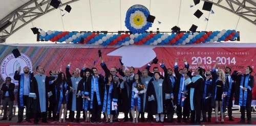 DENİZCİLİK FAKÜLTESİ’NDE MEZUNİYET COŞKUSU