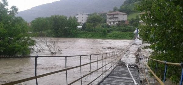 KIZILCAPINAR’DA HAYAT FELÇ OLDU