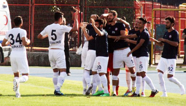 ÖNÜNE GELENİ DEVİRİYOR