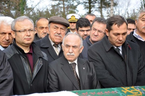UYSAL ANNESİNİ KAYBETTİ