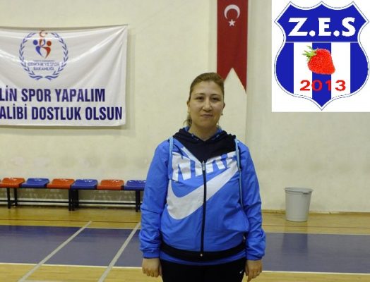 Z.E.S’E BAYAN ELİ DEĞDİ