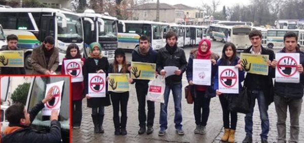 ÜNİVERSİTELİLERDEN AFİŞLİ TEPKİ