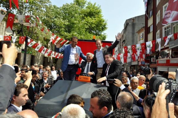 İKTİDAR DİREKSİYONDA, MUHALEFET YOLCU..!