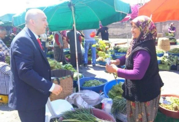 GÜL DAĞITTI..!