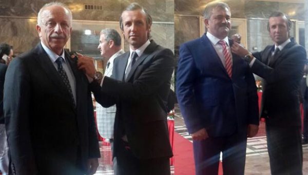 ROZETLERİNİ TAKTILAR..!