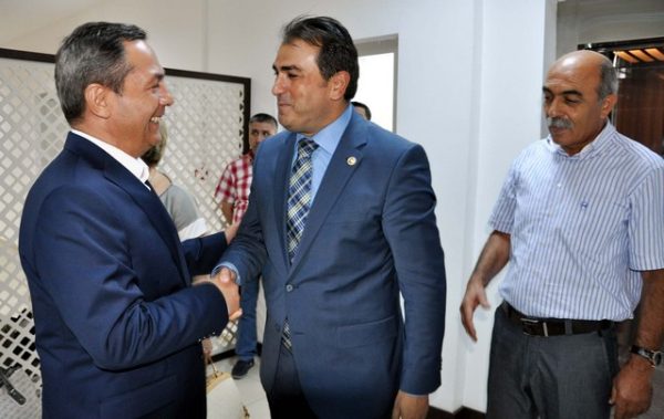 İKİ SEVİLEN ADAM YANYANA..!