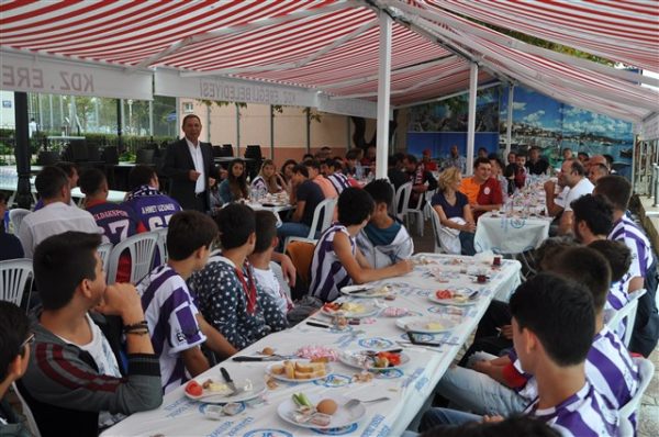 KAHVALTIDA BULUŞTULAR..!