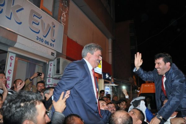 ZAFERİ DOYASIYA KUTLADILAR..!