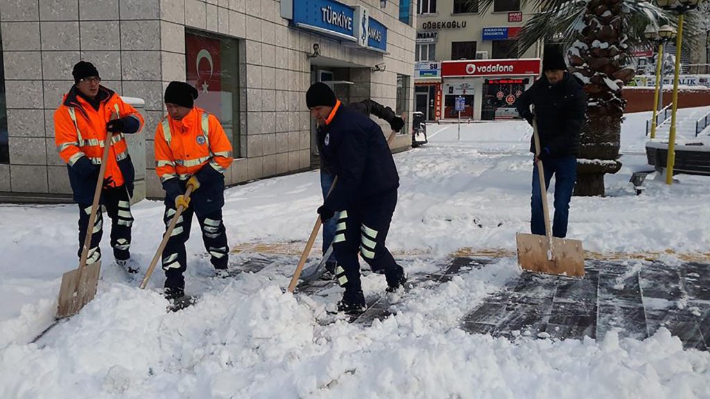 EREĞLİ KARLA MÜCADELE EDİYOR..!