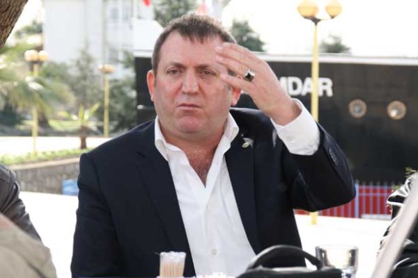 ÖZCAN ‘AÇTI AĞZINI, YUMDU GÖZÜNÜ..!’