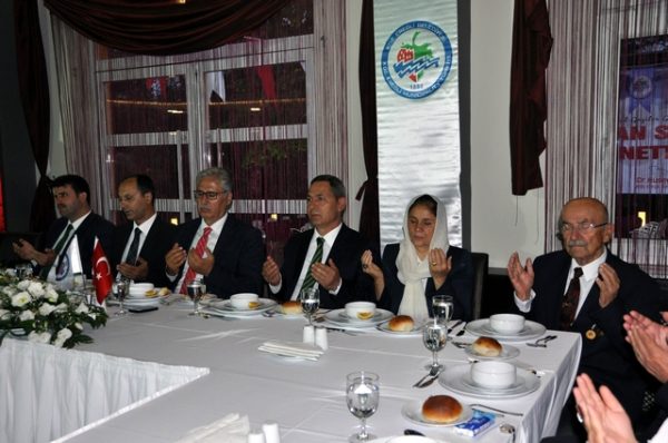 GAZİ VE AİLELERİNE MORAL YEMEĞİ.. BAŞKAN UYSAL: ŞEHİT VE GAZİ OLMAK İSTEYEN BİR MİLLETİZ. 15 TEMMUZ AKŞAMI BUNU BİR KEZ DAHA GÖRDÜK.