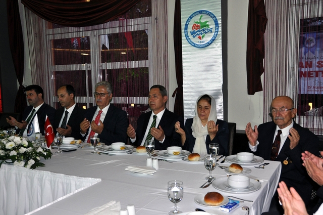 GAZİ VE AİLELERİNE MORAL YEMEĞİ.. BAŞKAN UYSAL: ŞEHİT VE GAZİ OLMAK İSTEYEN BİR MİLLETİZ. 15 TEMMUZ AKŞAMI BUNU BİR KEZ DAHA GÖRDÜK.