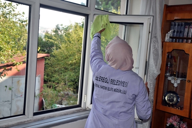 Belediyeden yaşlı ve engellilere temizlik ve ulaşım hizmeti…