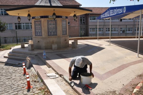 MEZARLIKLARDA BAYRAM TEMİZLİĞİ..