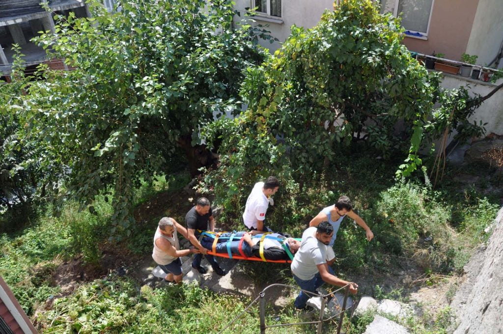 EVDE ANAHTARI UNUTMASI CANINDAN EDİYORDU.