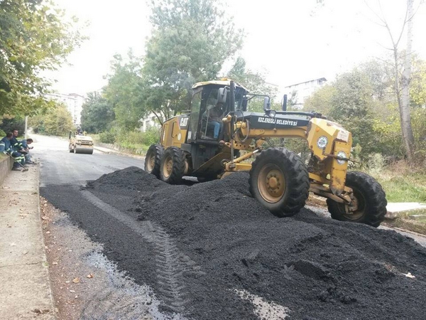 MAHALLE YOLLARI ASFALTLANIYOR..