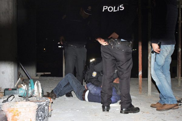 GECE YARISI İNTİHAR GİRİŞİMİ…