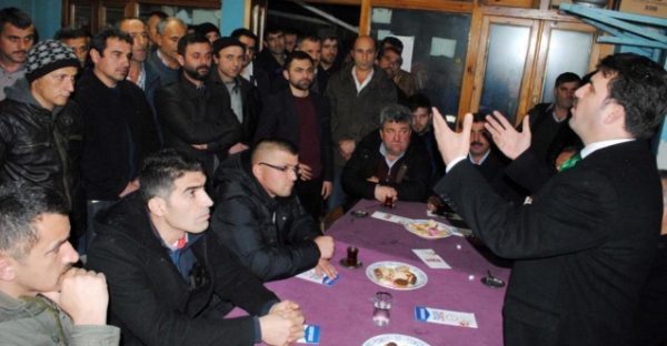 KENDİ GÖBEĞİMİZİ KENDİMİZ KESİYORUZ