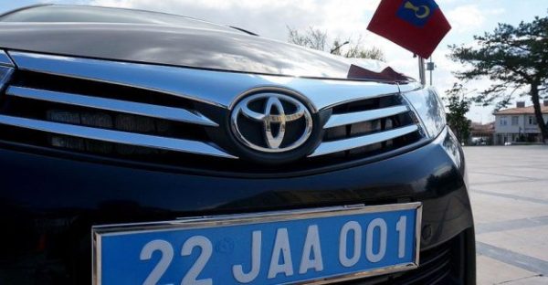 PLAKALAR TURKUAZ OLUYOR