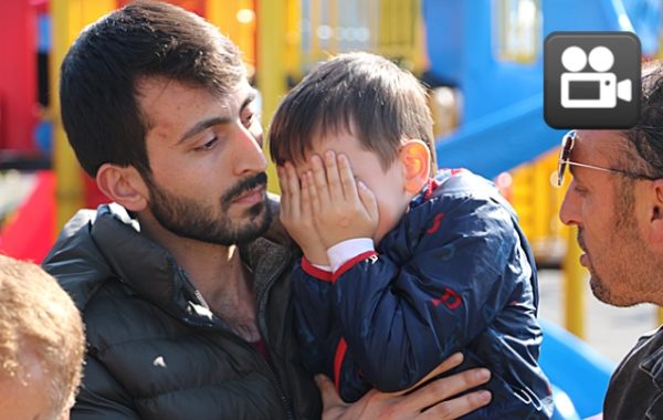 KÜÇÜK ÇOCUK BABASINA AĞLADI