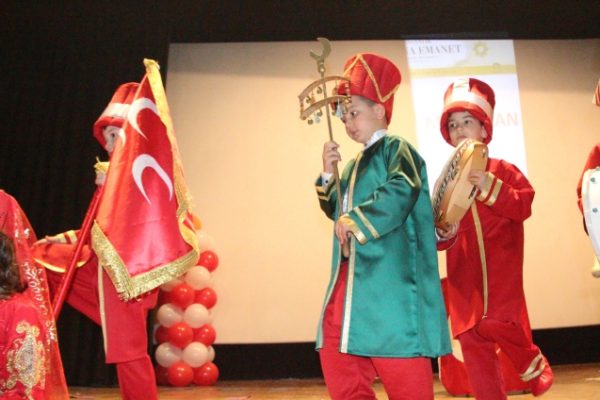 MUHTEŞEM BİR GÖSTERİ