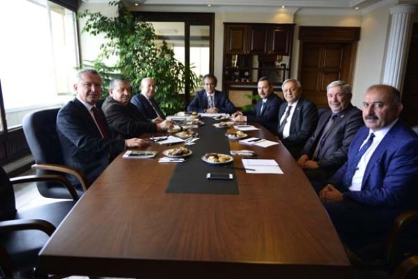 ÜNİVERSİTE İÇİN BİR ARAYA GELDİLER