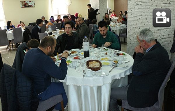 GELENEKSEL KAHVALTI BULUŞMASI