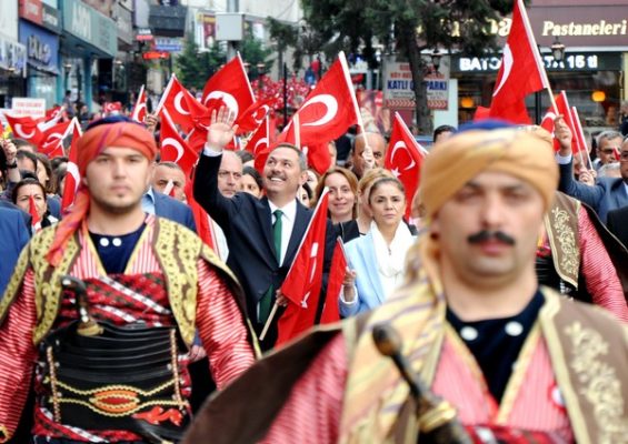 KDZ.EREĞLİ’DE ŞENLİK VAR.. KORTEJ YÜRÜYÜŞÜNDE RENKLİ GÖRÜNTÜLER..
