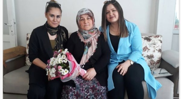 ÜSTÜN NESİL KOLEJİ ŞEHİT ANNESİNİ YILIN ANNESİ SEÇTİ..