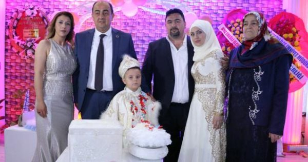 GÖKHAN DEMİRTAŞ’TAN YEĞENİ MERİÇ’İN SÜNNETİNİ YAPTIRDI..