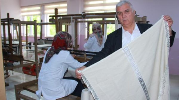KÖYLÜ KADINLARDAN 60 YIL SONRA ÇEKMEN BEZİ ÜRETİMİ..