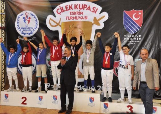 Başkan Uysal, ‘Eskrim ve Bilardo Şampiyonası’na katıldı..