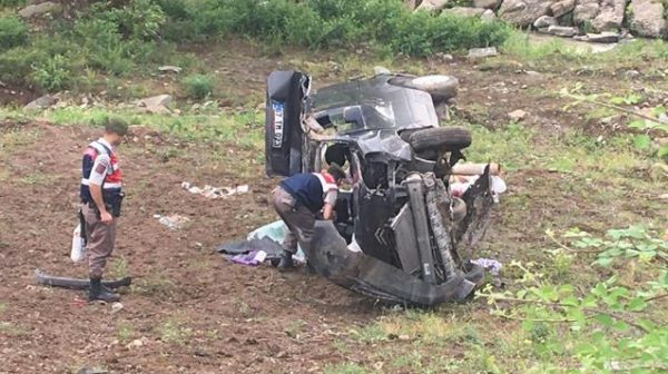 YOLDAN A�IKAN ARAA� DEFALARCA TAKLA ATTI..