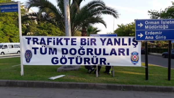 EMNA�YETTEN PANKARTLI UYARILAR..