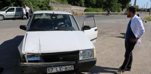 EREAzLA�’DE A�KA� OTOMOBA�L’A�N A�ARPIAzMASI SONUCU 1 KA�AzA� YARALANDI..