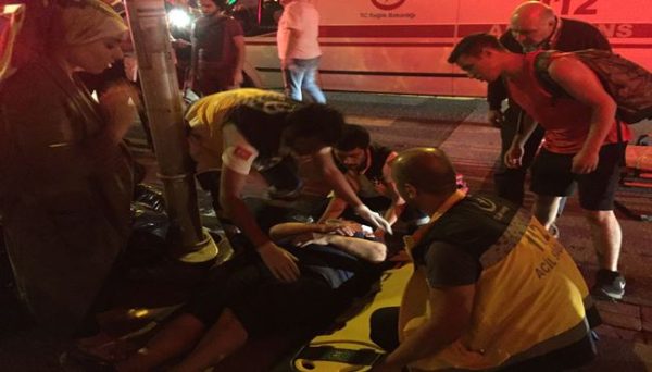 KAMYONET VE MOTOR’UN A�ARPIAzMASI SONUCU YAAzLI KADIN YARALANDI..