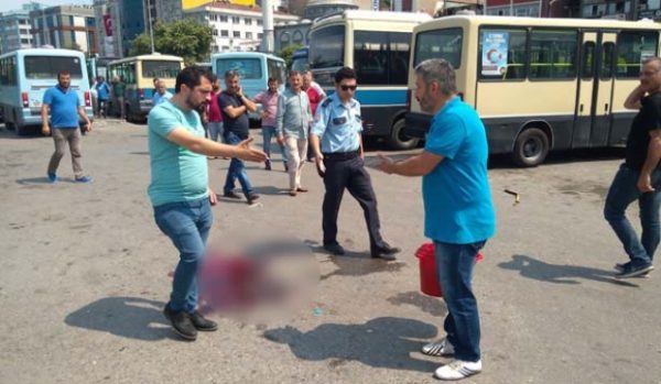ZONGULDAK’TA DOLMUAz DURAAzINDA TABANCA VE BIA�AKLI KAVGA..