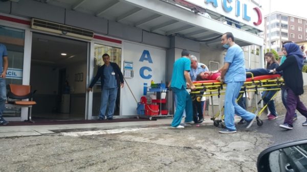 YA?RA?RKEN BA�R ANDA YERE YIAzILDI..