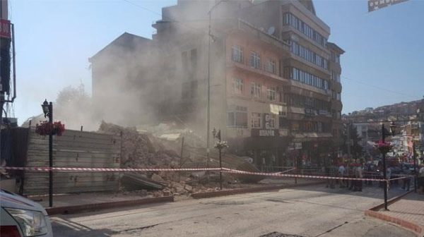 EVDE  MAHSUR KALAN VATANDAAzLARI A�TFAA�YE EKA�PLERA� KURTARDI..