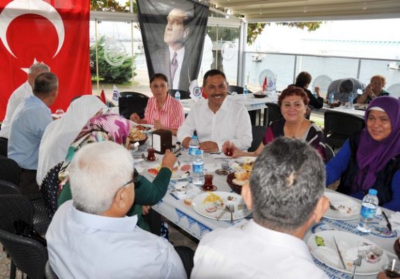 UYSAL, GAZA� VE AA�LELERA�NA� YALNIZ BIRAKMIYOR..