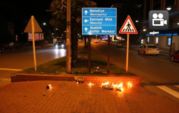 SOKAKTAKA� ELEKTRA�K LAMBASI ALEV ALDI..