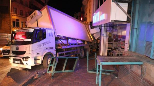 FRENA� BOAzALAN KAMYON MAAzAZAYA GA�RDA�..