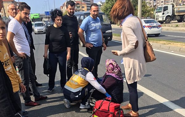 YAAzLI KADINA KAMYONET A�ARPTI..