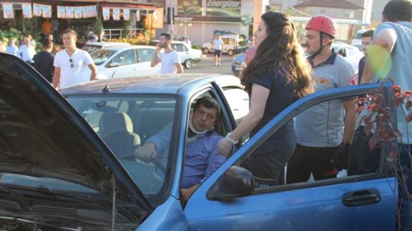 OTOMOBA�LLER KAFA KAFAYA A�ARPIAzTI 3 KA�AzA� YARALANDI..