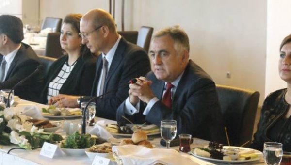 BAKTIR BASINLA BA�R ARAYA GELDA�..