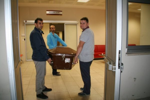2 OAzLU TARAFINDAN BIA�AKLANAN KADIN KA�MSESA�ZLER MEZARLIAzINA DEFNEDA�LECEK..