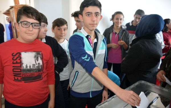 A�LKA� NURDAN VE AHMET OAzUZ ORTA OKULUNDA YAPILDI